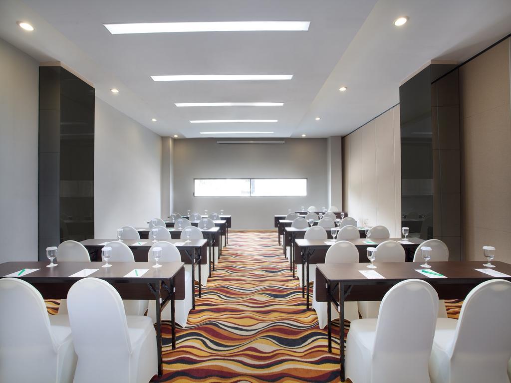 טנגרנג Ibis Styles Jakarta Airport מראה חיצוני תמונה